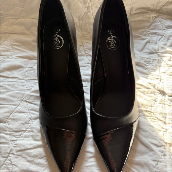 Trary Women’s Black Shiny Toe Pumps with Block Heel - Picture 2 of 6